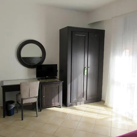 Jr Elba International 酒店 4*