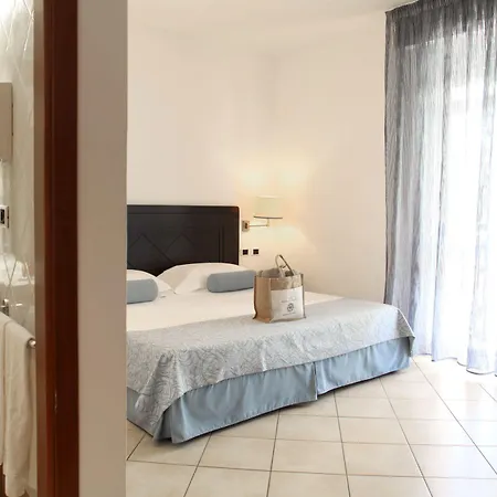 Jr Elba International 4* 卡波利韦里