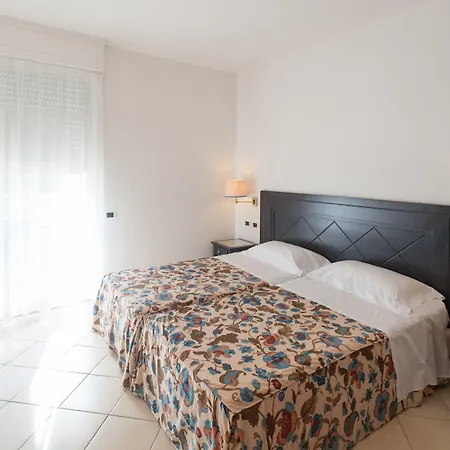 Jr Elba International 卡波利韦里