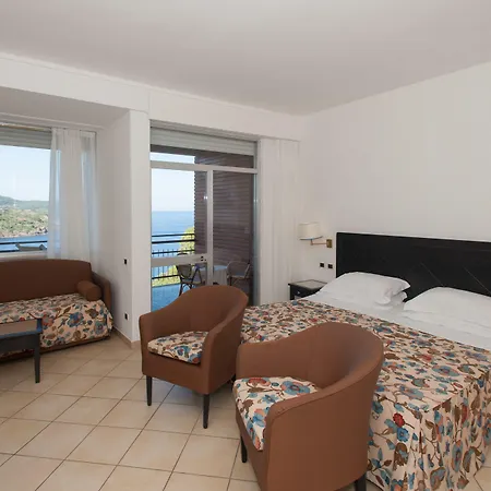 Jr Elba International 4* 卡波利韦里