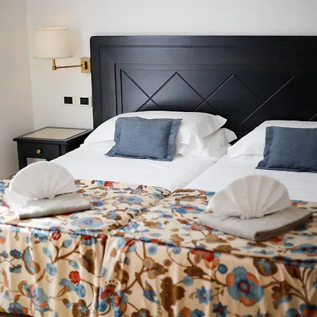 Jr Elba International 卡波利韦里