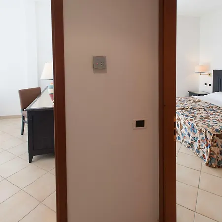 מלון Th - Grand Elba International 4*