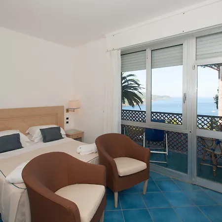 Jr Elba International Hotel 4*