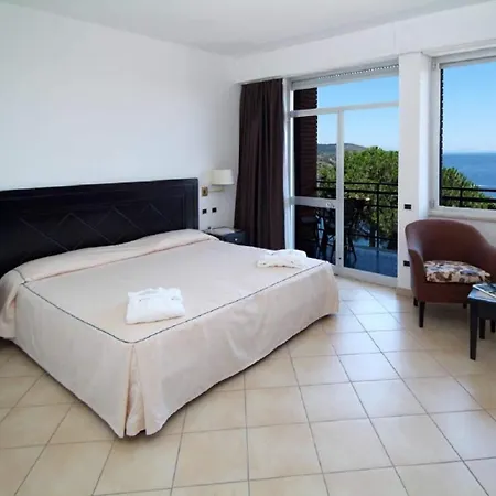 Hotell Jr Elba International 4*