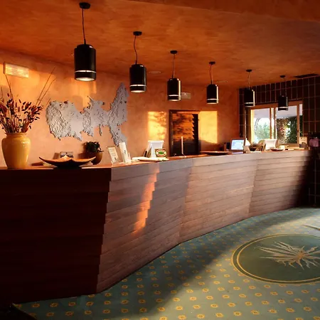 Otel Jr Elba International