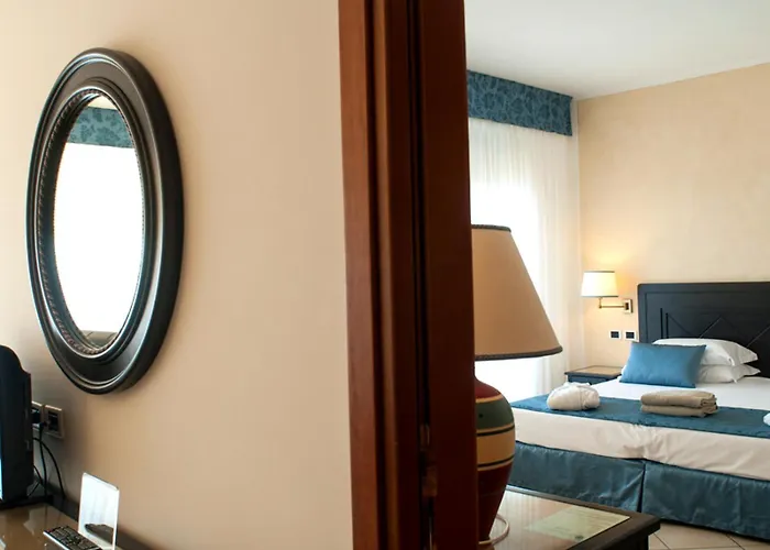 Jr Elba International Otel