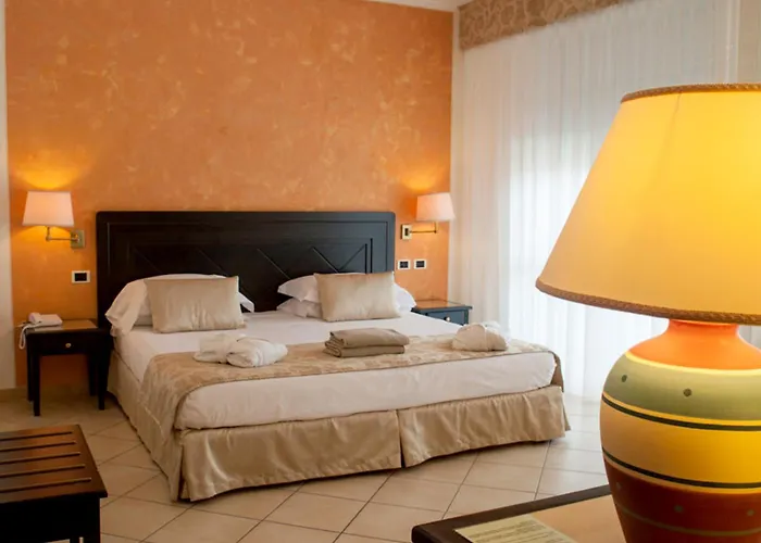 Jr Elba International Otel